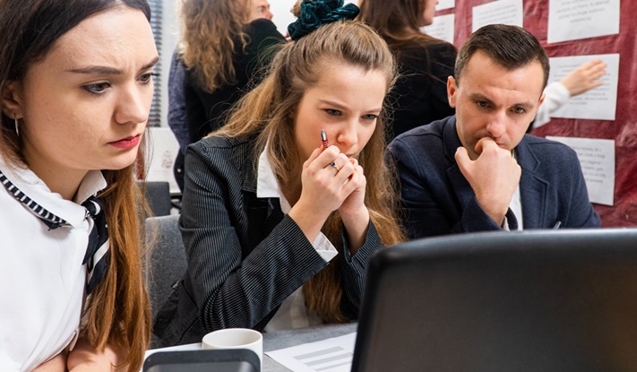 Szkolenia z windykacji: online czy stacjonarne?